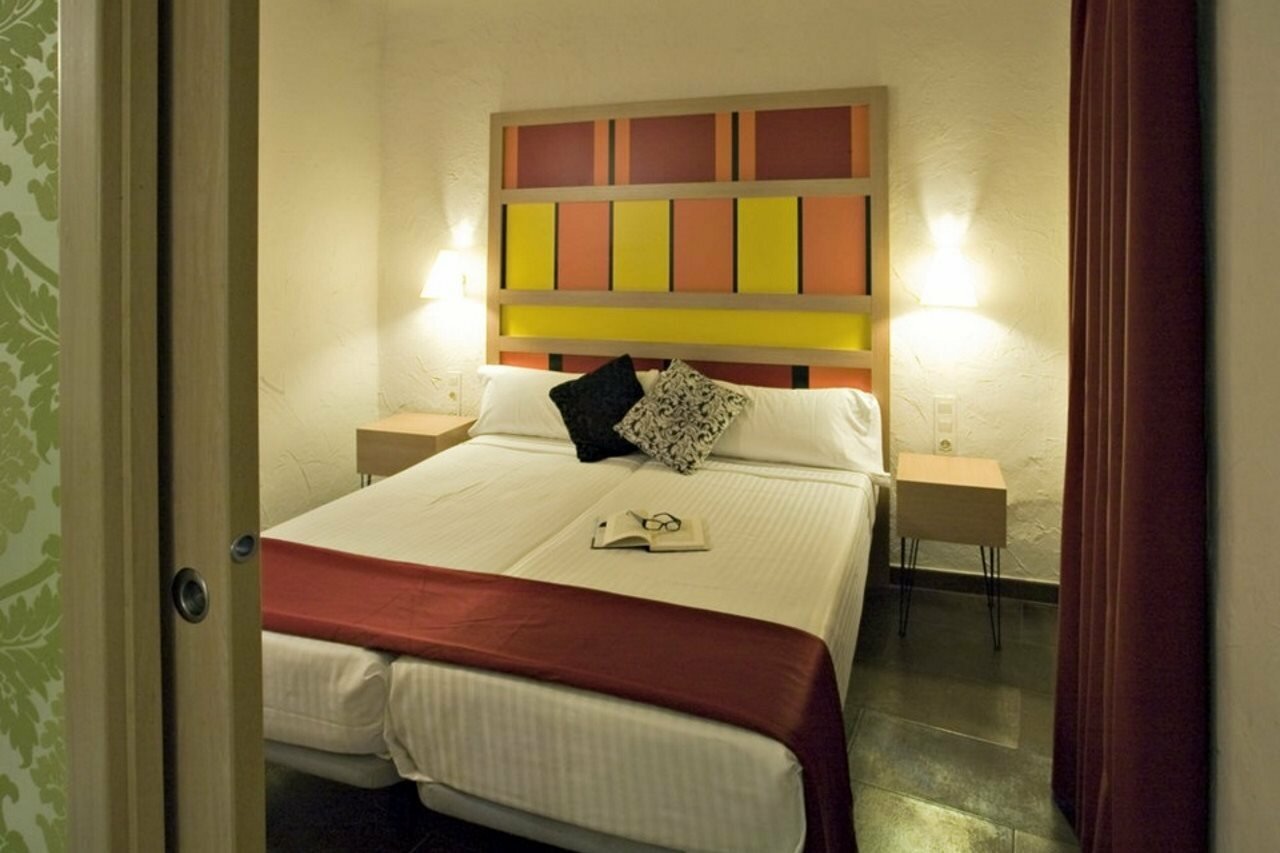 Фото Apartaments Ciutat Vella