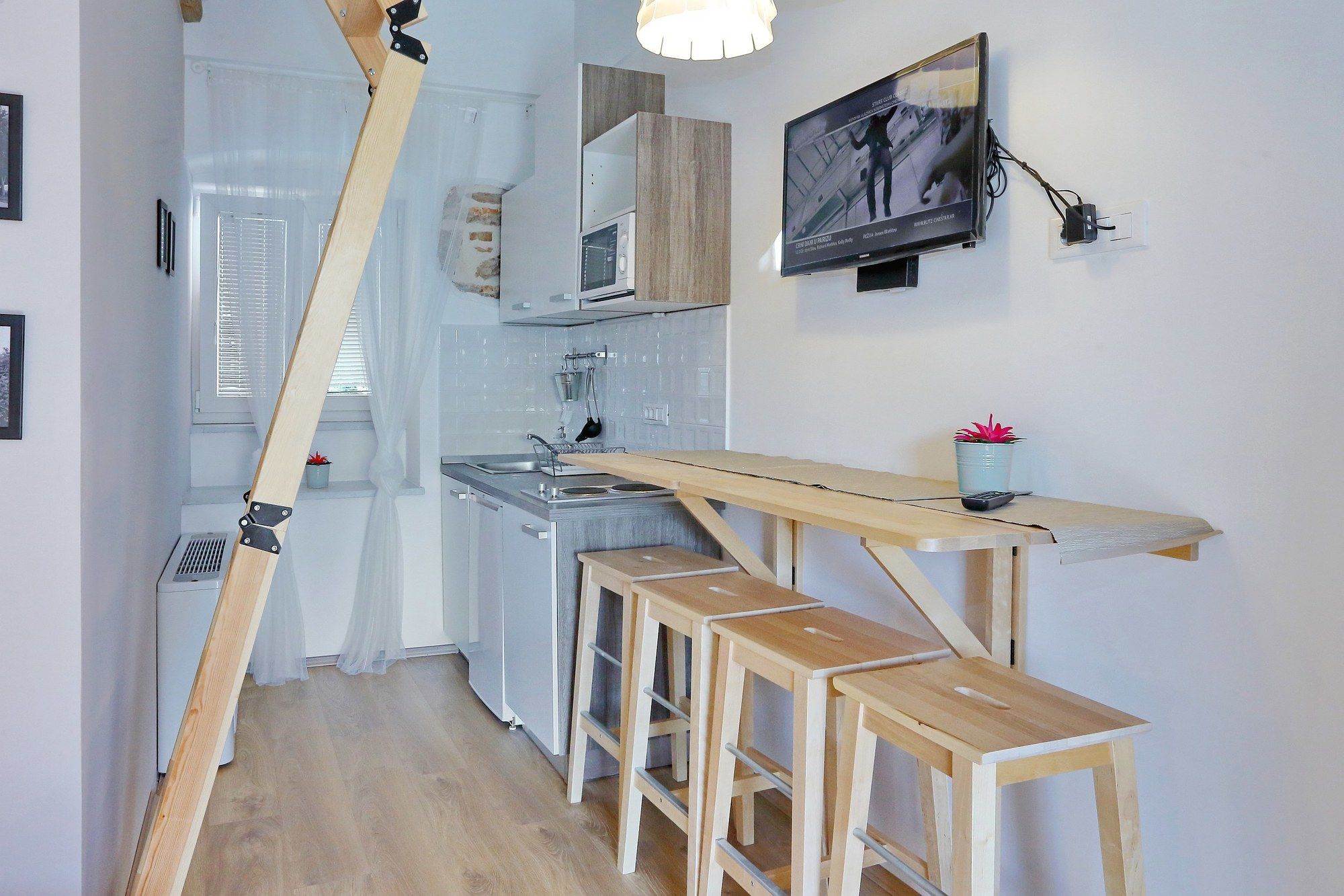 Фото Guverna New City Accommodation