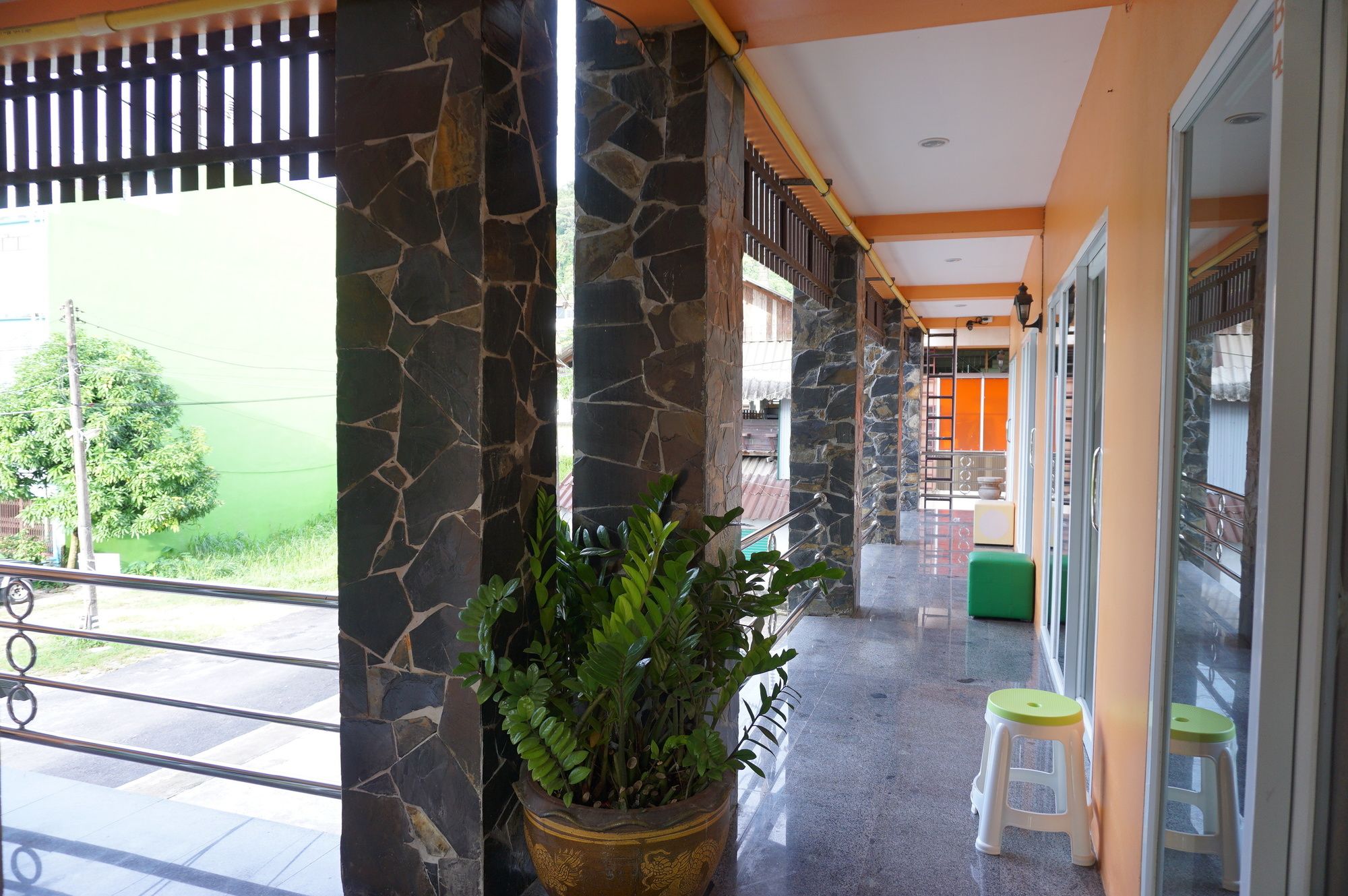 Фото B and B Hotel