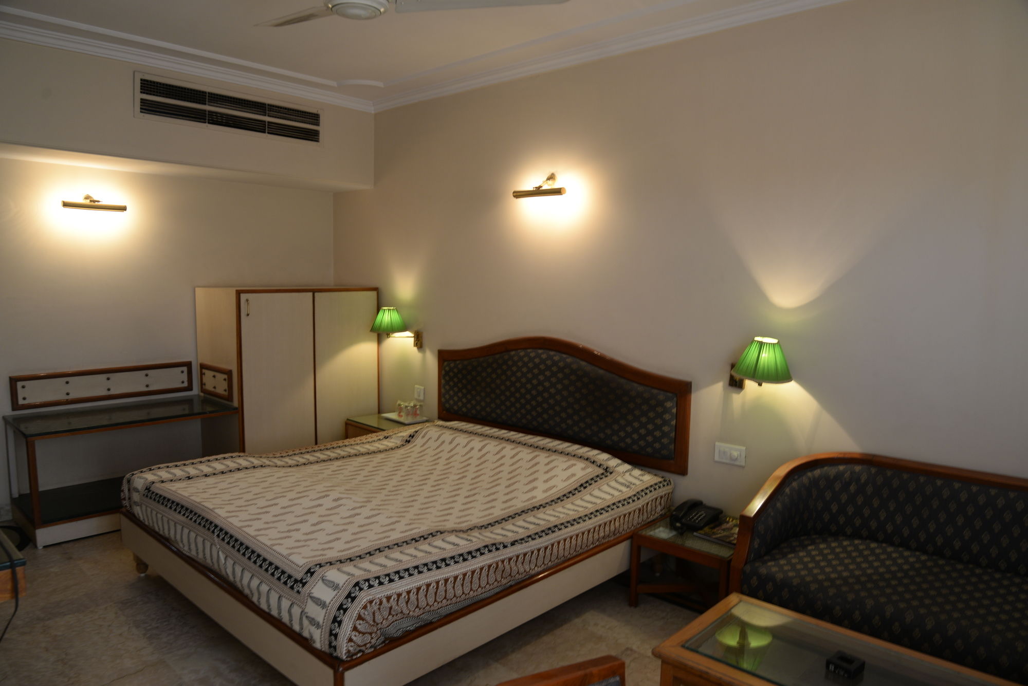 Фото Lmb Hotel