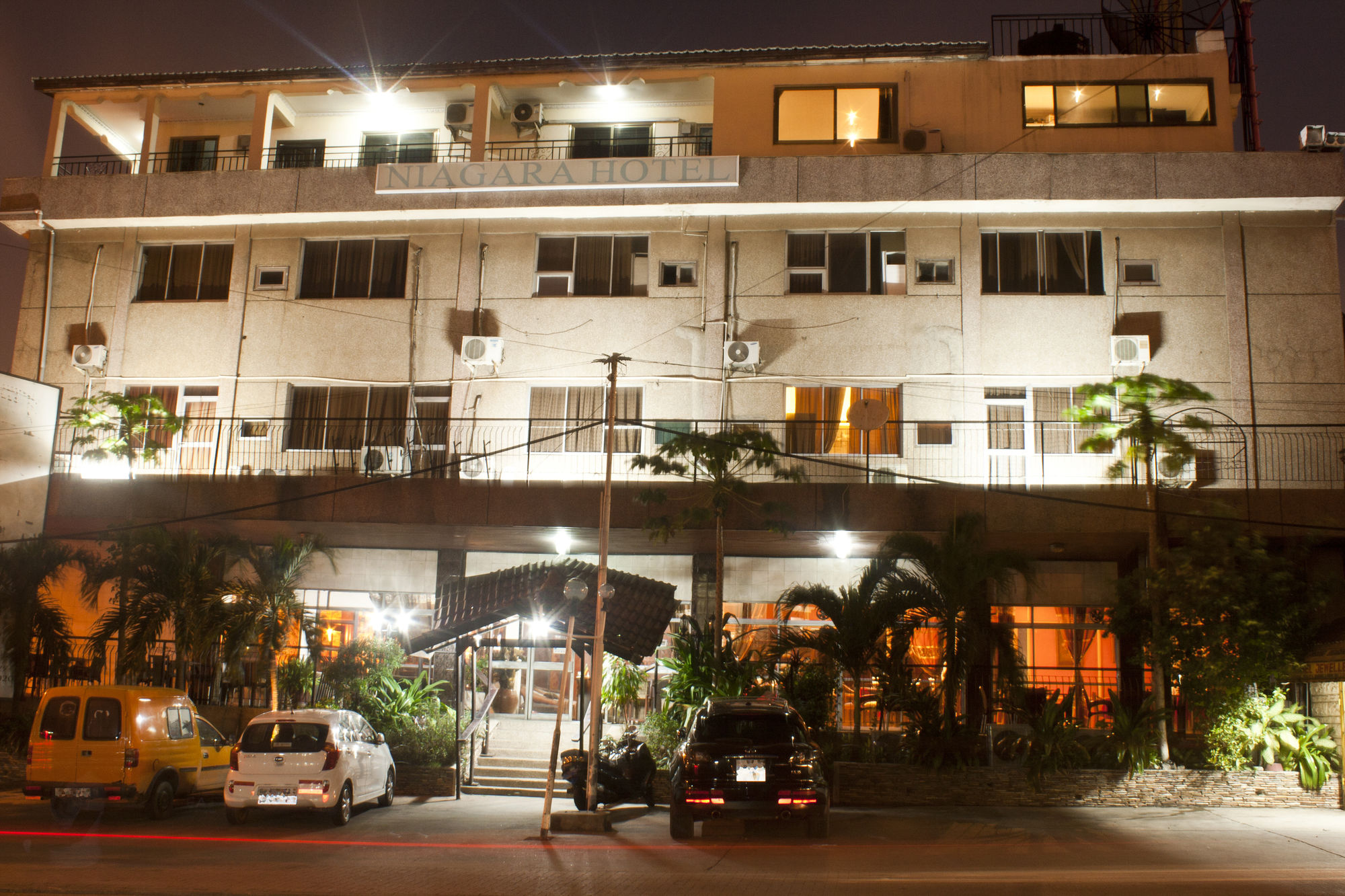 Фото отеля 1