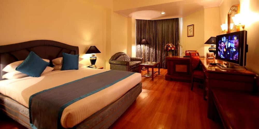 Фото The Capitol Hotel