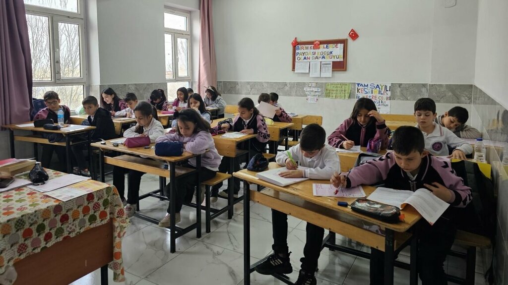 School Fevzi Pasha Secondary School, Karapinar, photo