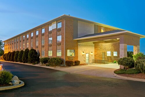 Гостиница Days Inn by Wyndham Woodbury Long Island