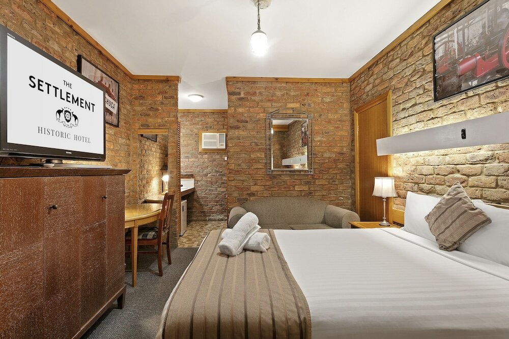 Фото The Settlement Historic Hotel