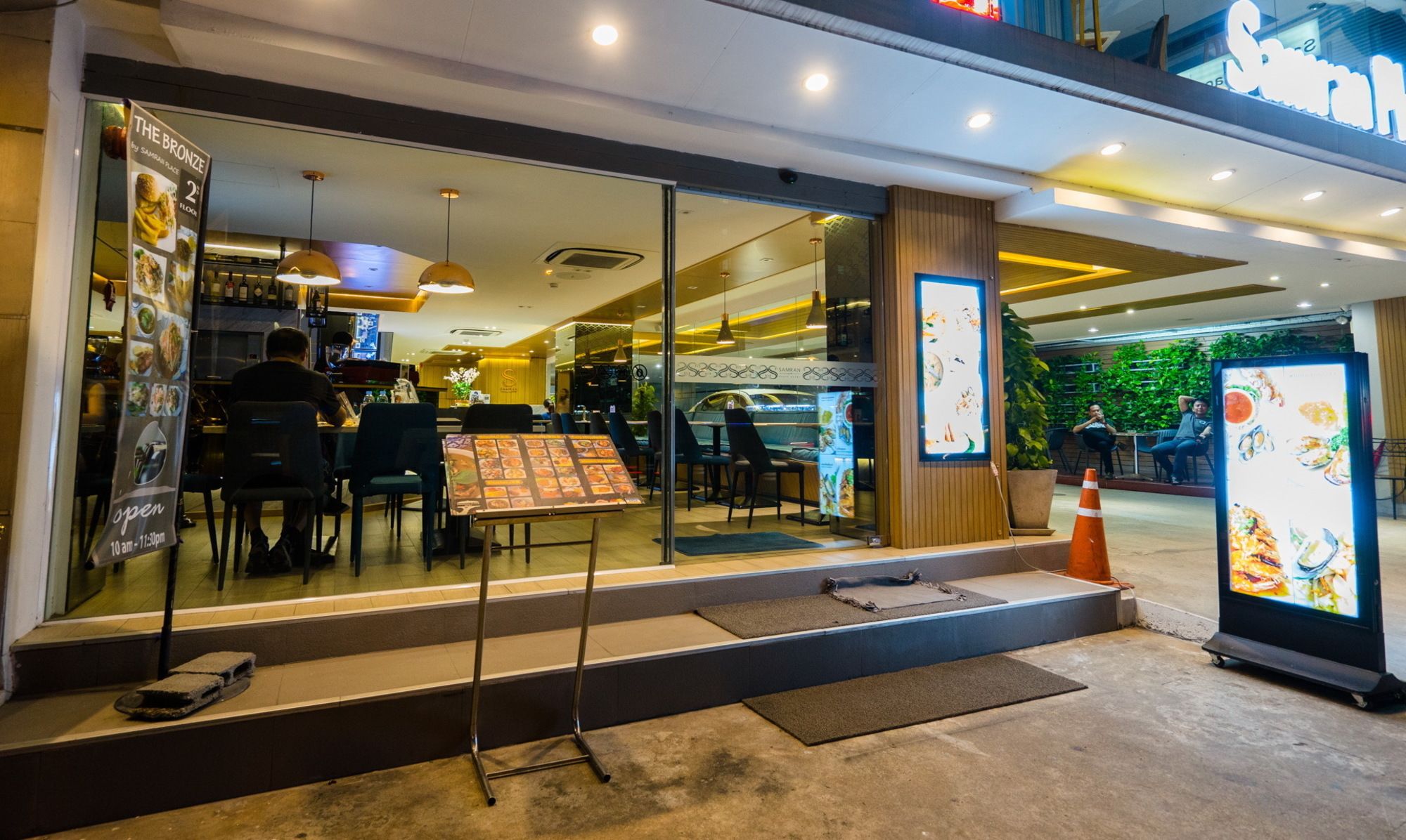 Фото Samran Place Hotel