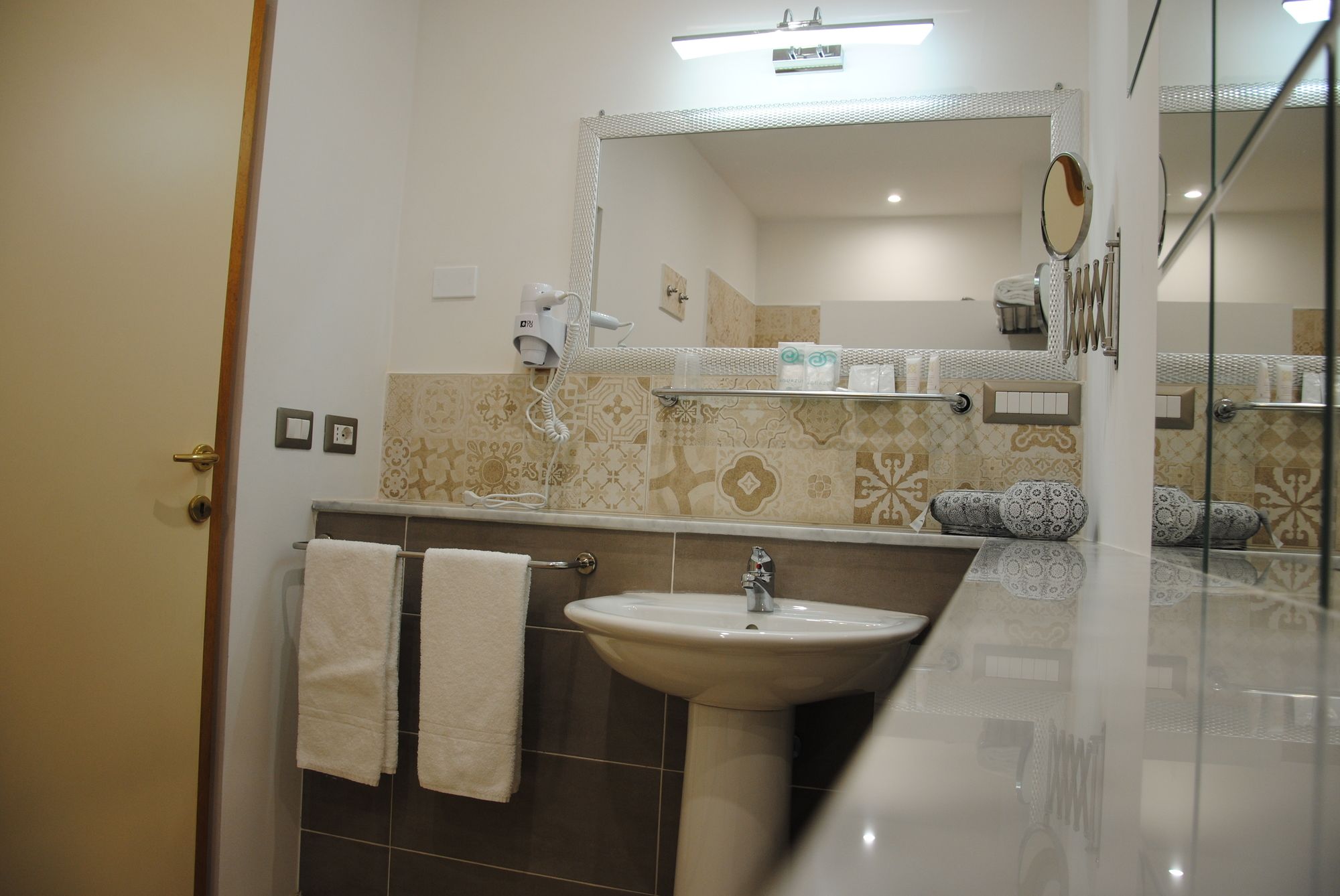 Фото B&b Liberty 900