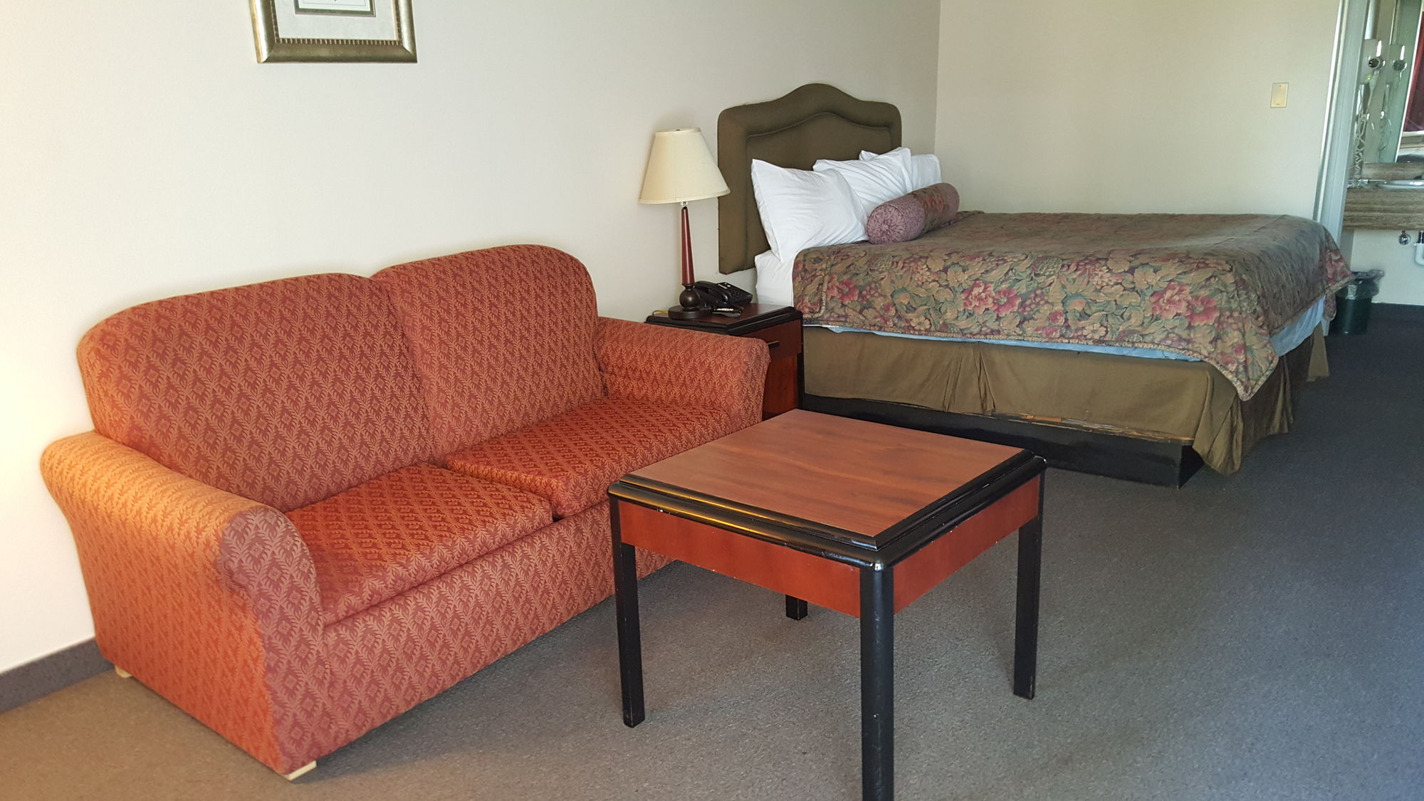 Фото Smokey Point Motor Inn