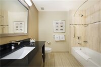 Фото Courtyard by Marriott Montreal Downtown