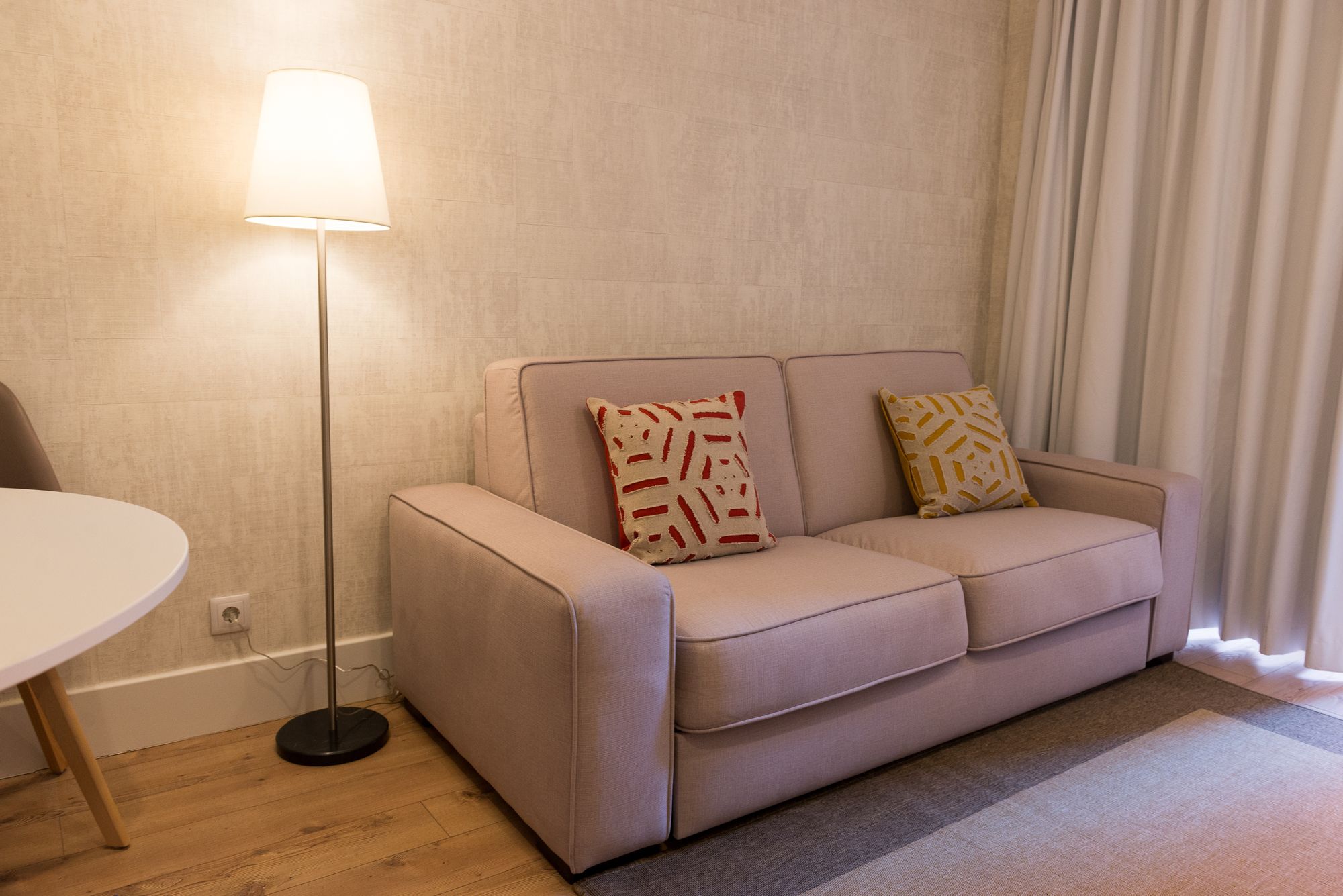 Фото Lx51 Studios & Suites Lisbon Center