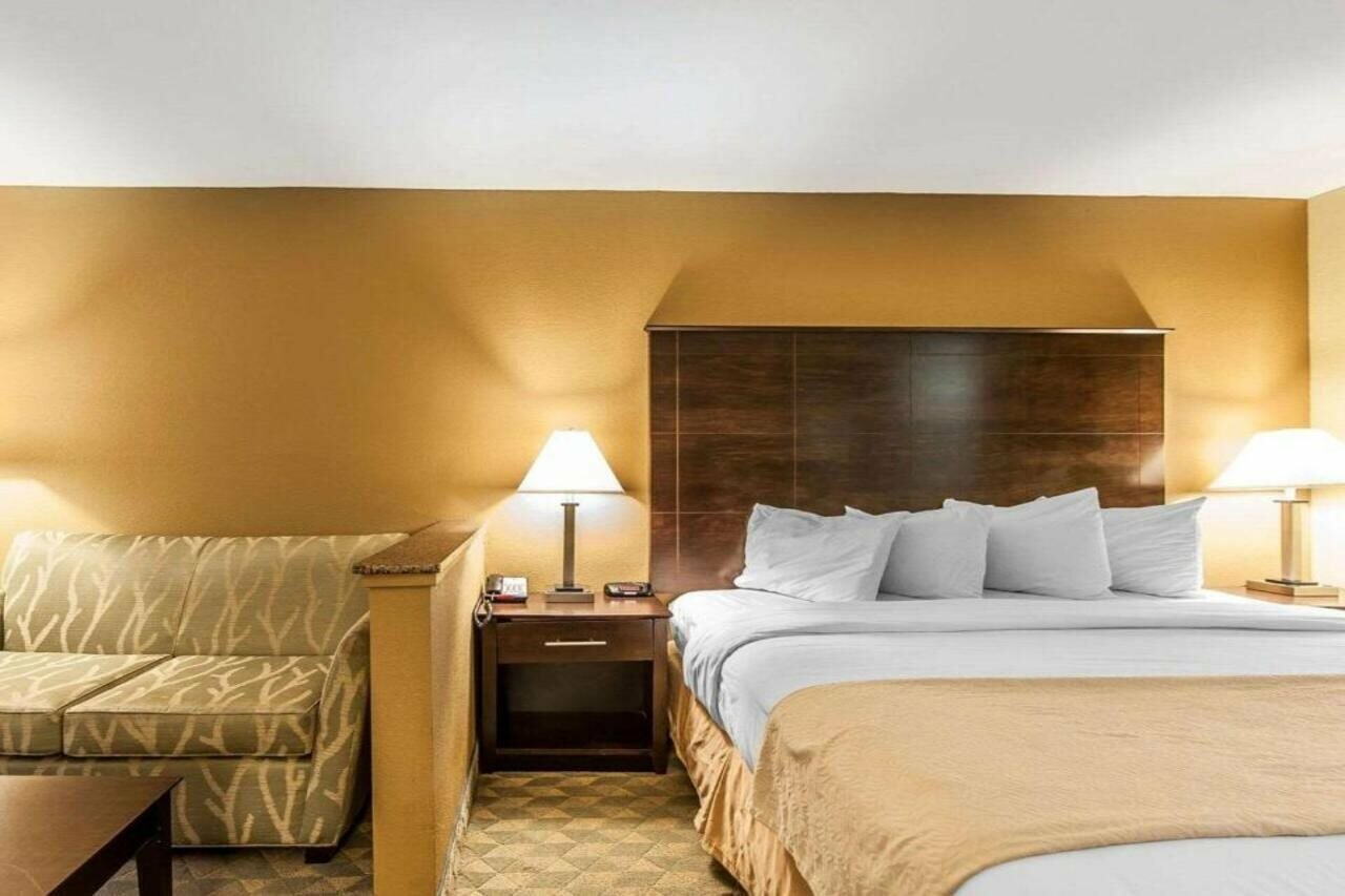 Фото Quality Inn & Suites