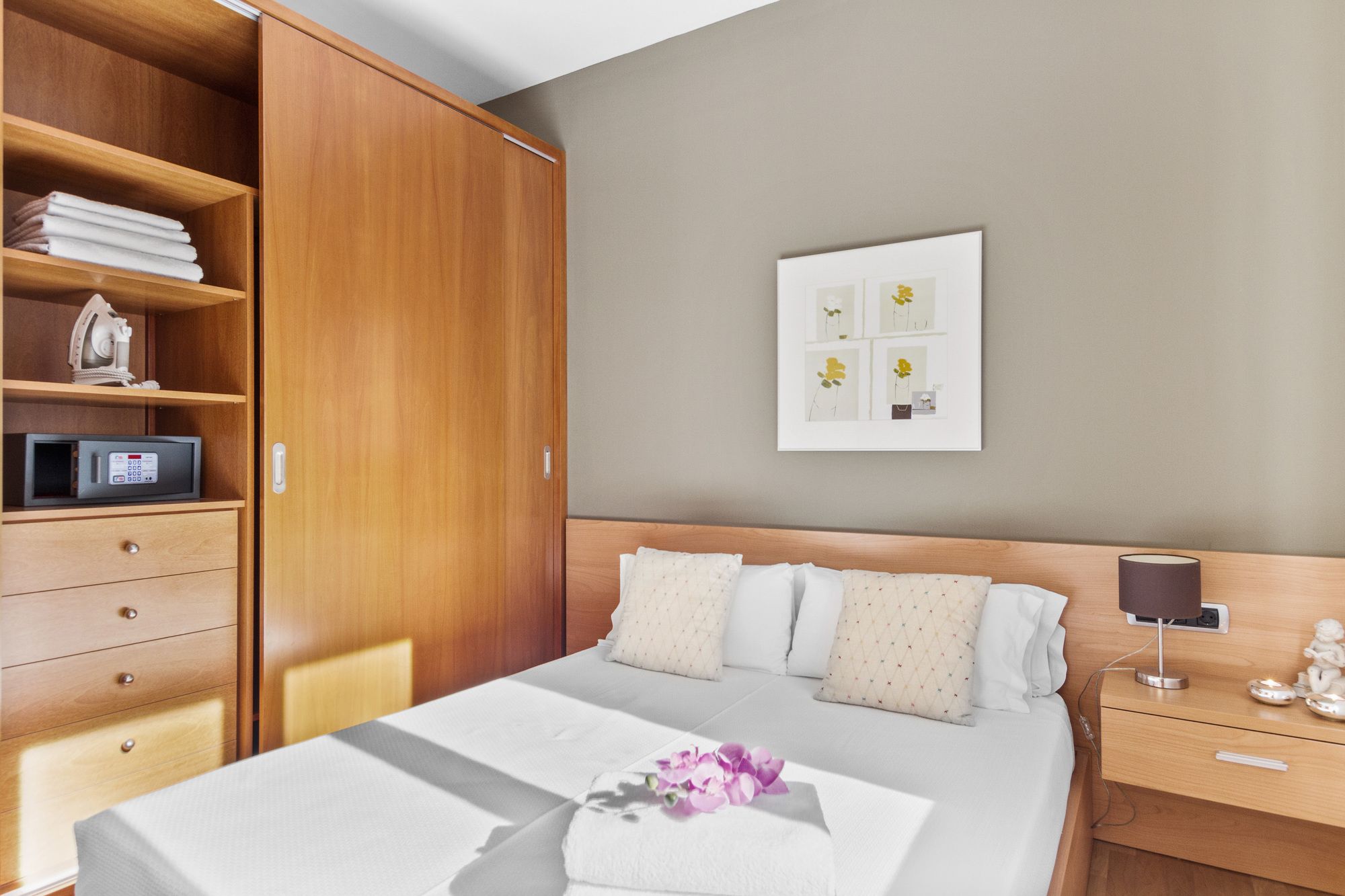 Фото Fisa Rentals Ramblas Apartments