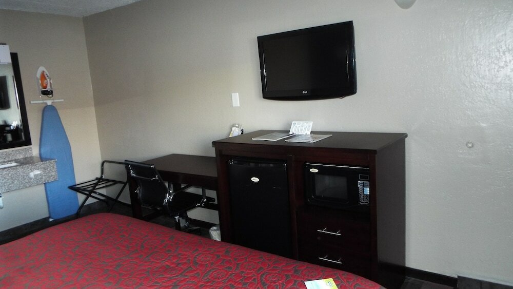 Фото Days Inn & Suites by Wyndham Springfield on I-44