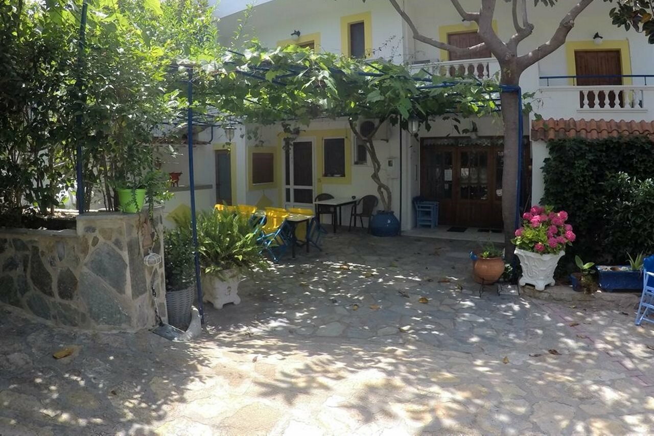 Фото Zafiria Apartments