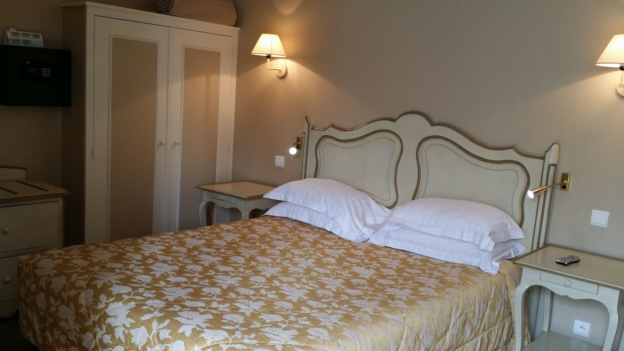 Фото Campanile Chartres Centre - Gare - Cathédrale