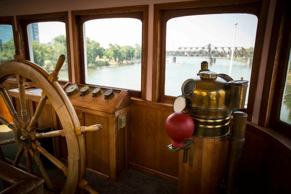 Фото Delta King Hotel