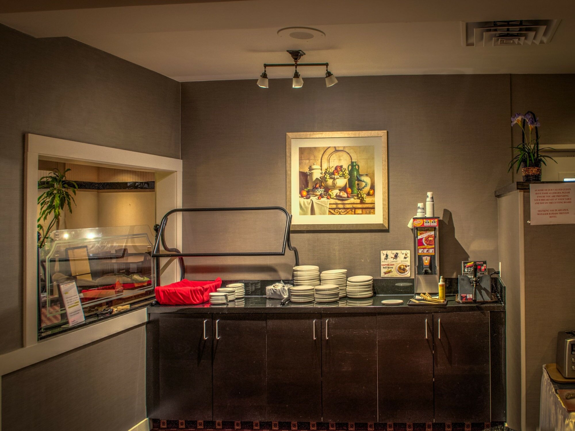 Фото Ramada by Wyndham Trenton