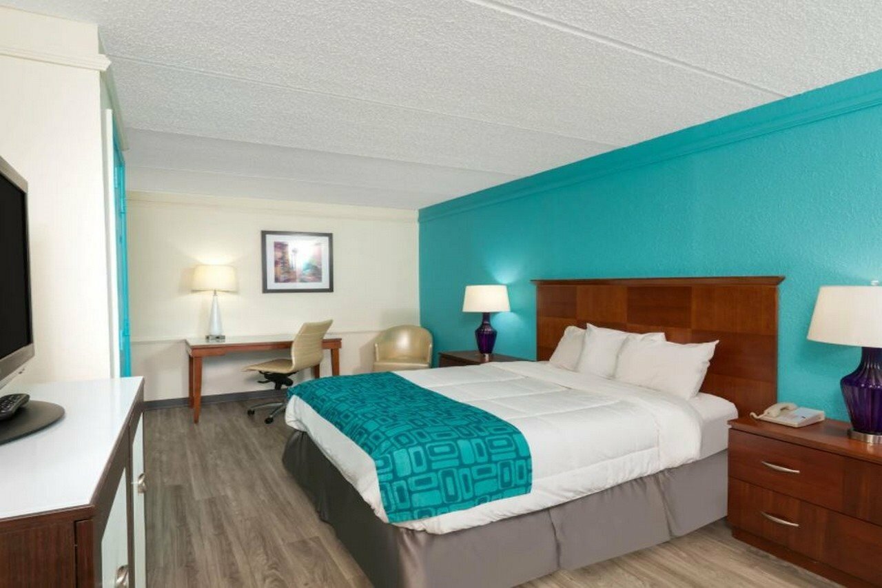 Фото Howard Johnson by Wyndham Atlanta College Park