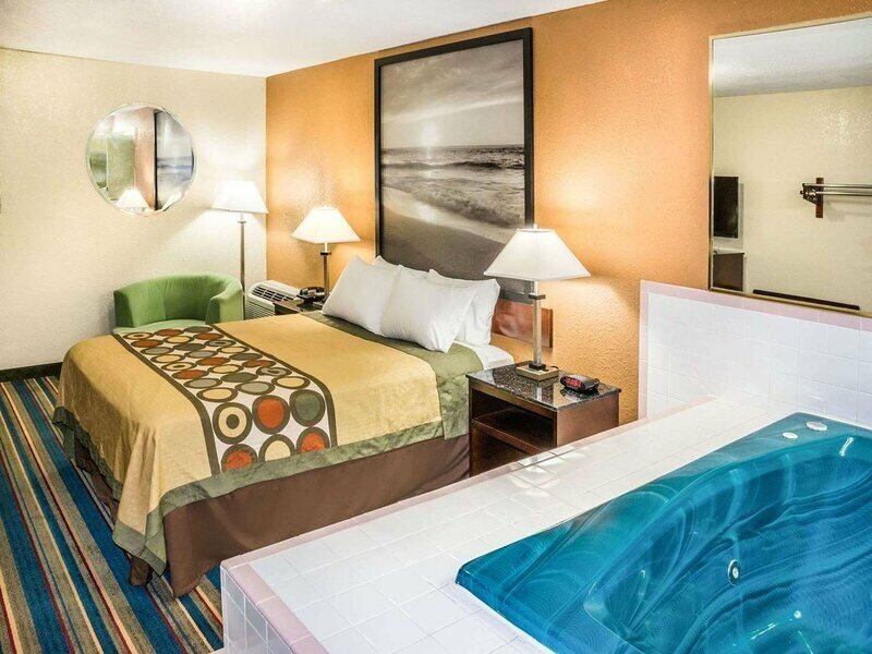Фото Super 8 by Wyndham Houston West Katy