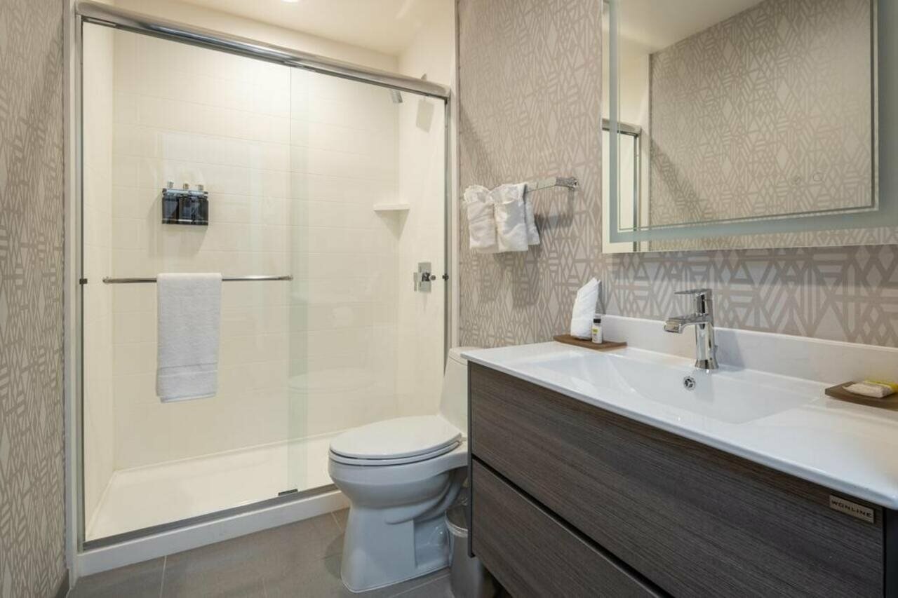 Фото Golden Bear Hotel, SureStay Collection by Best Western