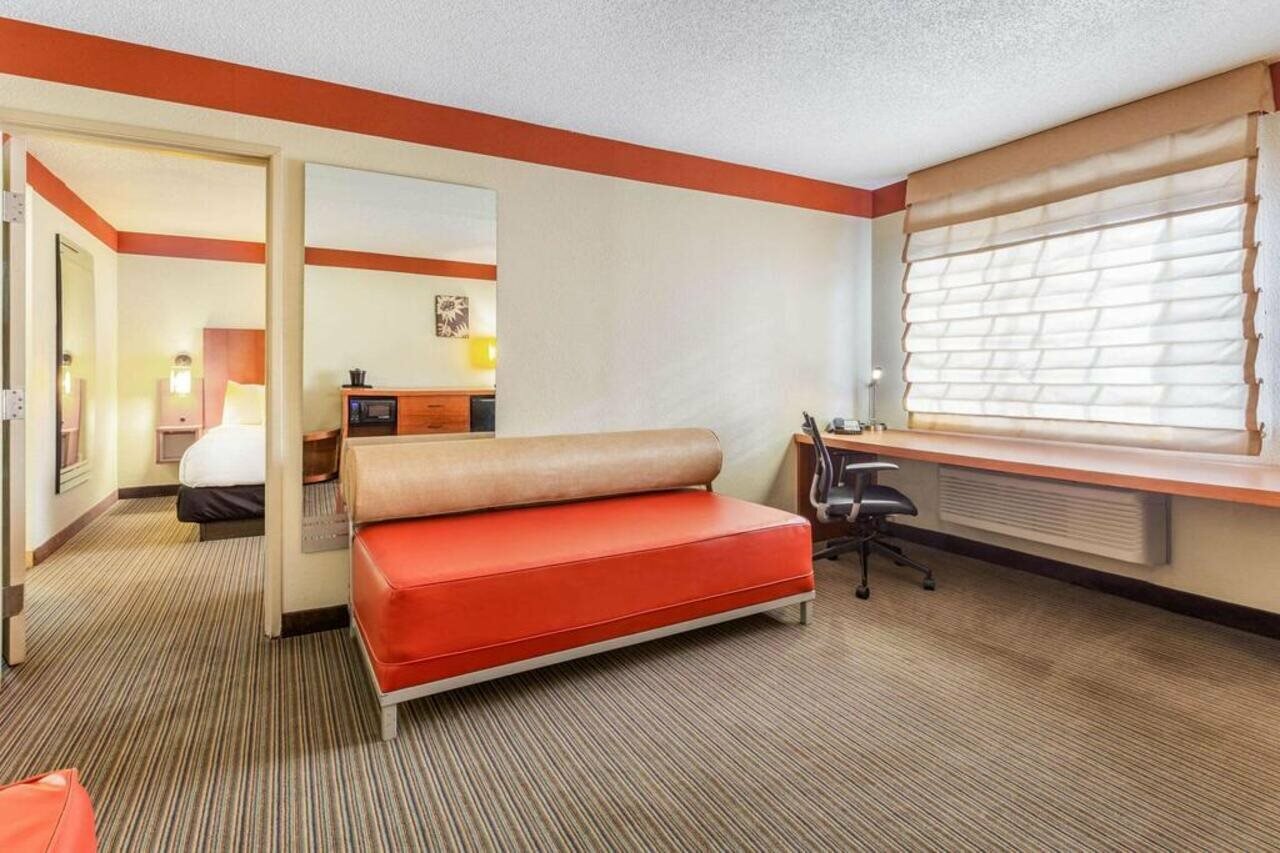 Фото La Quinta Inn & Suites by Wyndham Chicago Tinley Park