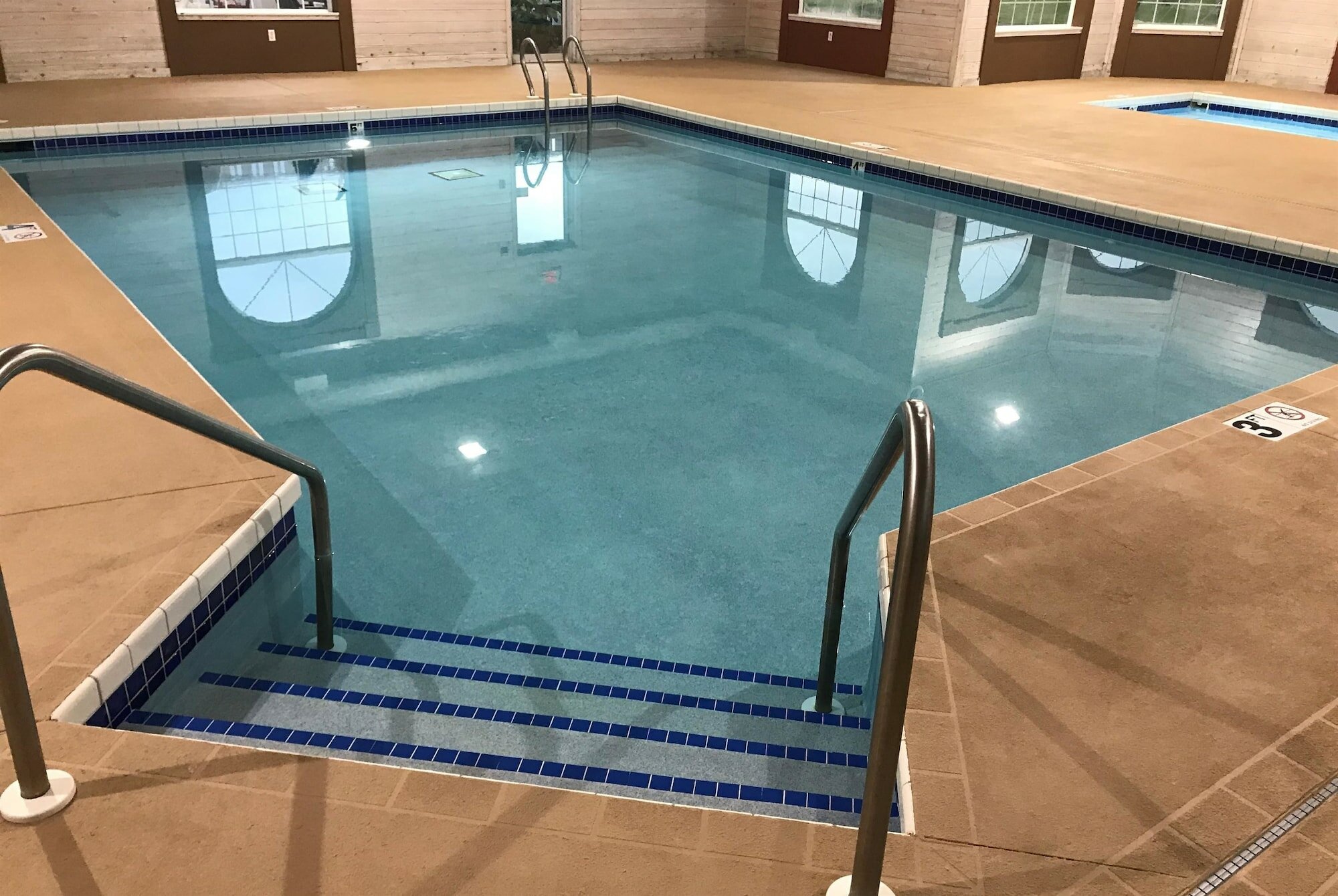 Фото AmericInn by Wyndham Jefferson