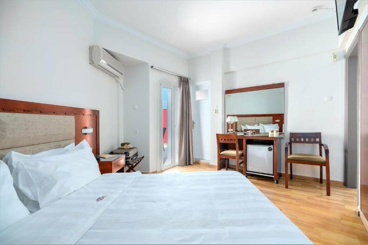 Фото Attalos Hotel