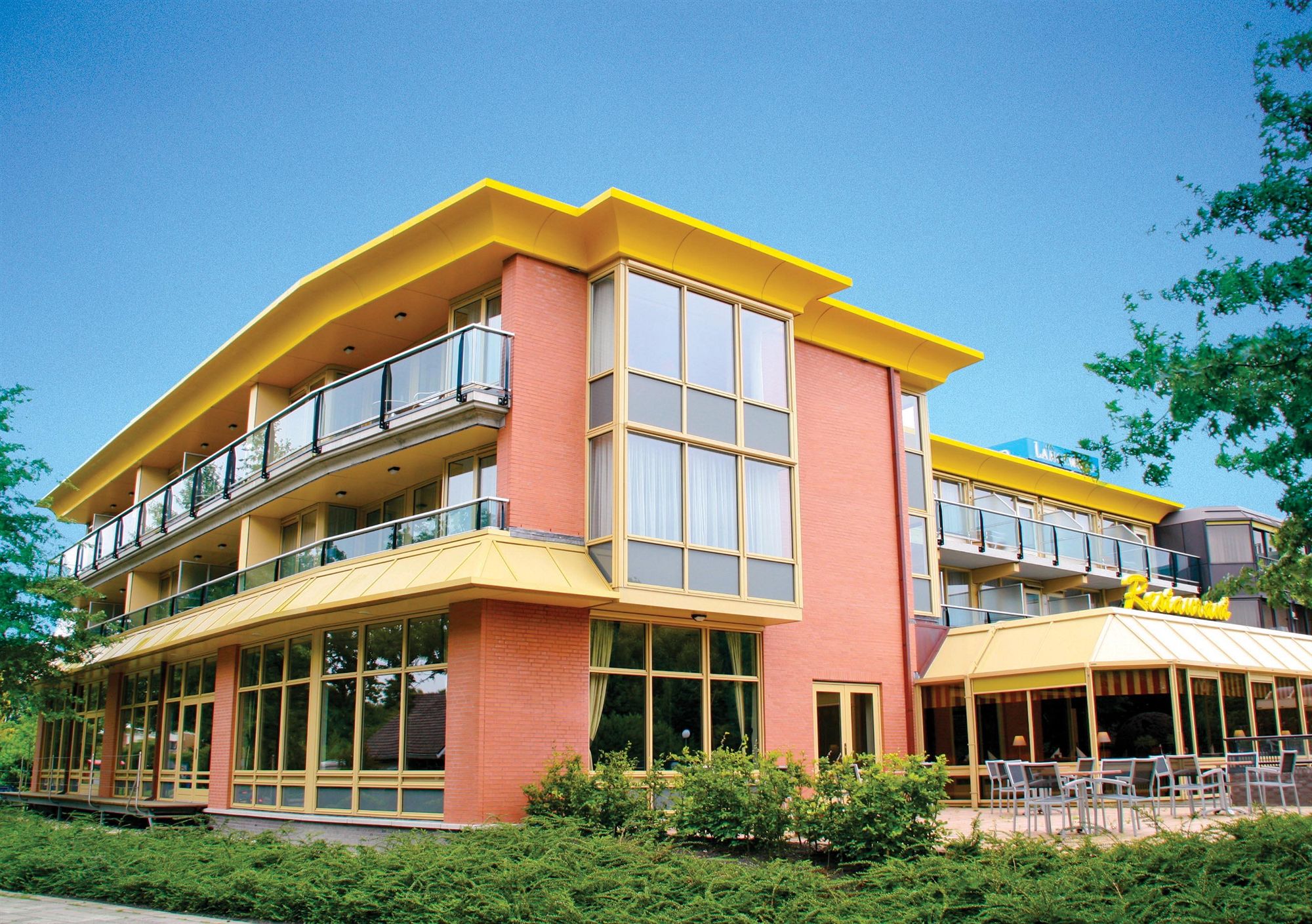 Фото отеля 1