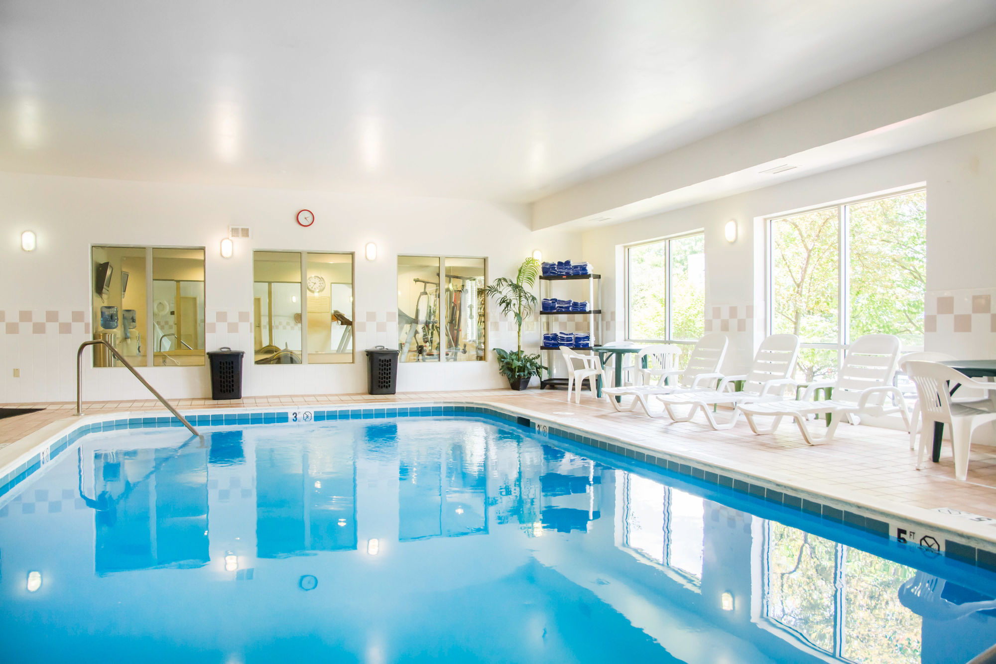 Фото Comfort Suites Cincinnati Airport