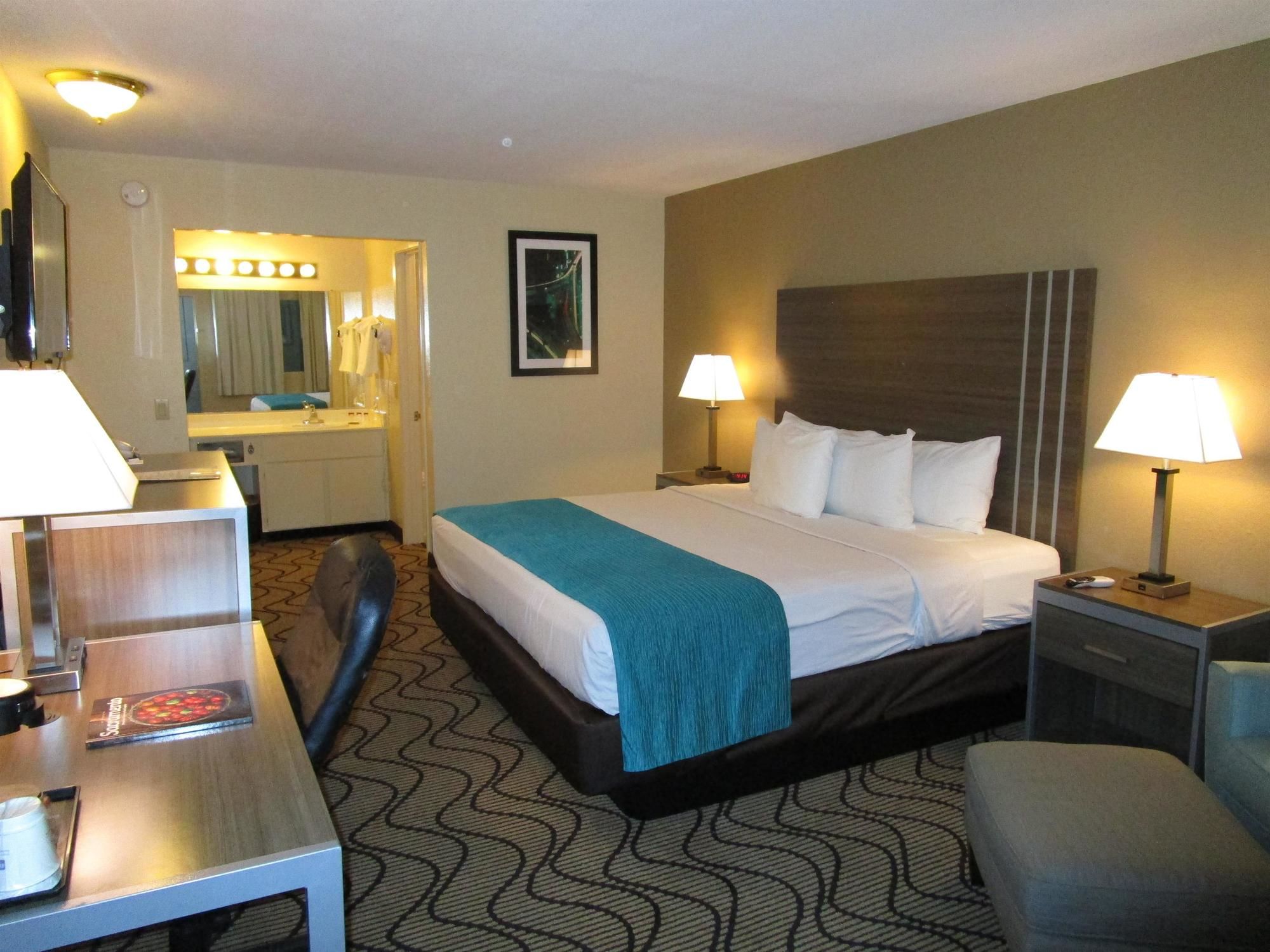 Фото SureStay Plus Hotel by Best Western Sacramento North