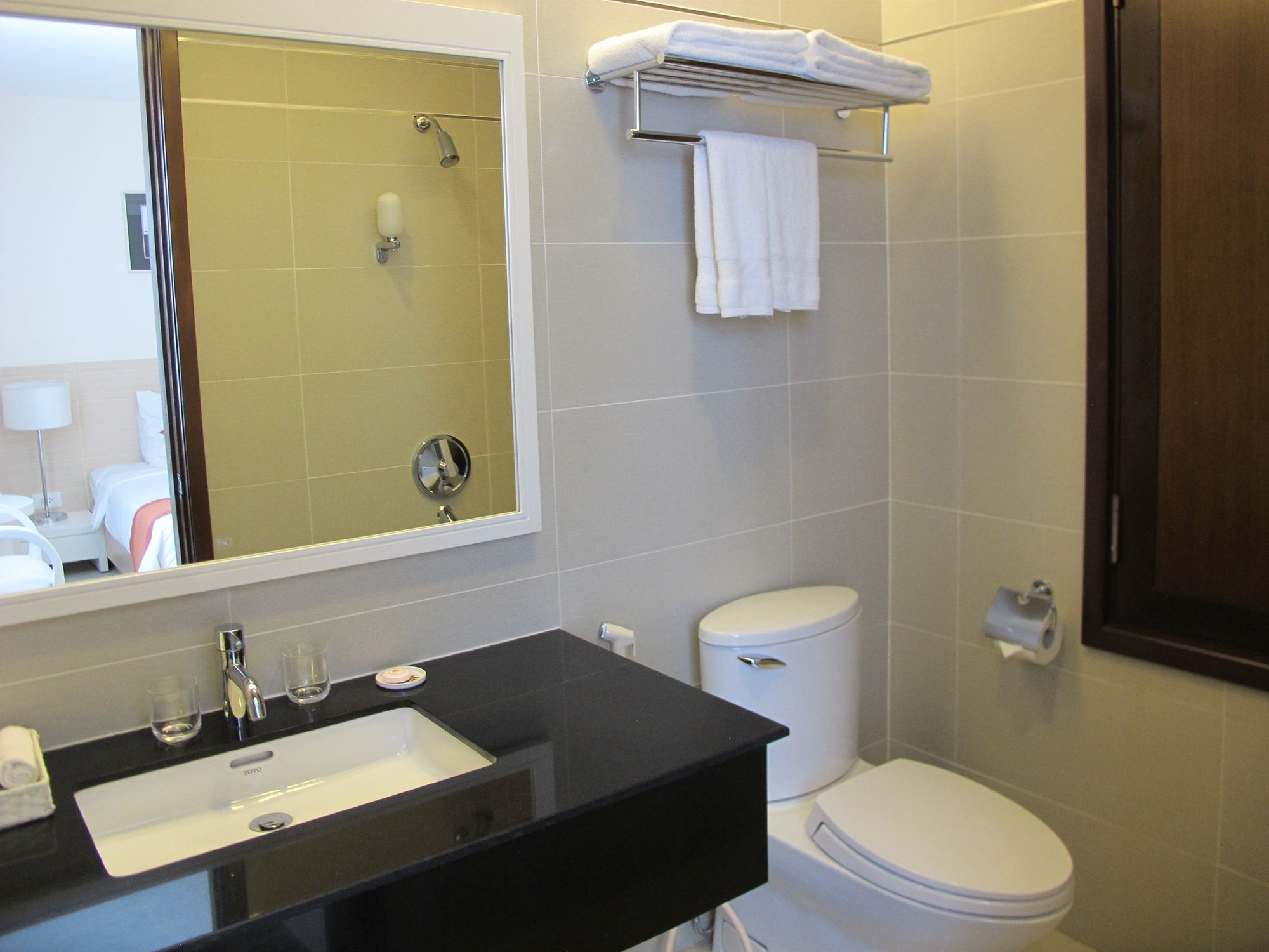 Фото Nhi Phi Hotel