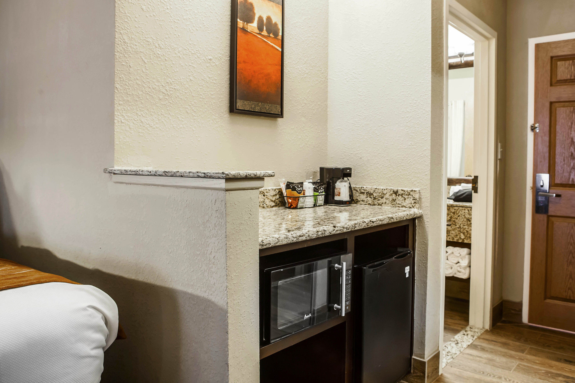 Фото Comfort Suites near Route 66