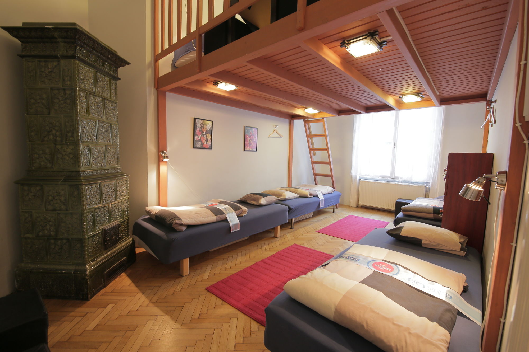 Фото Maverick Hostel & Ensuites