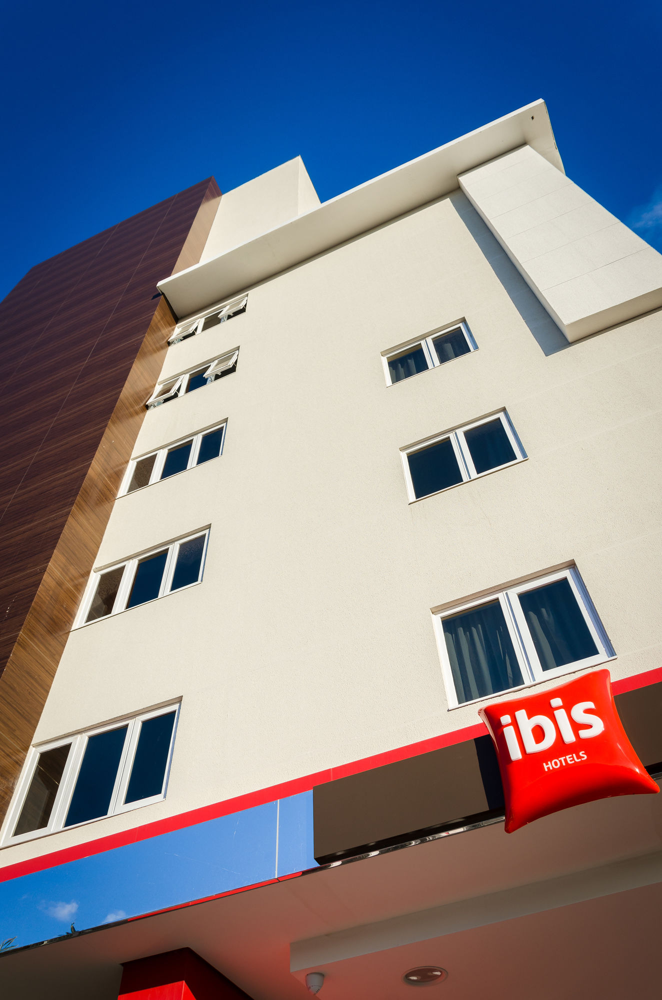 Фото Ibis Porto Alegre Assis Brasil