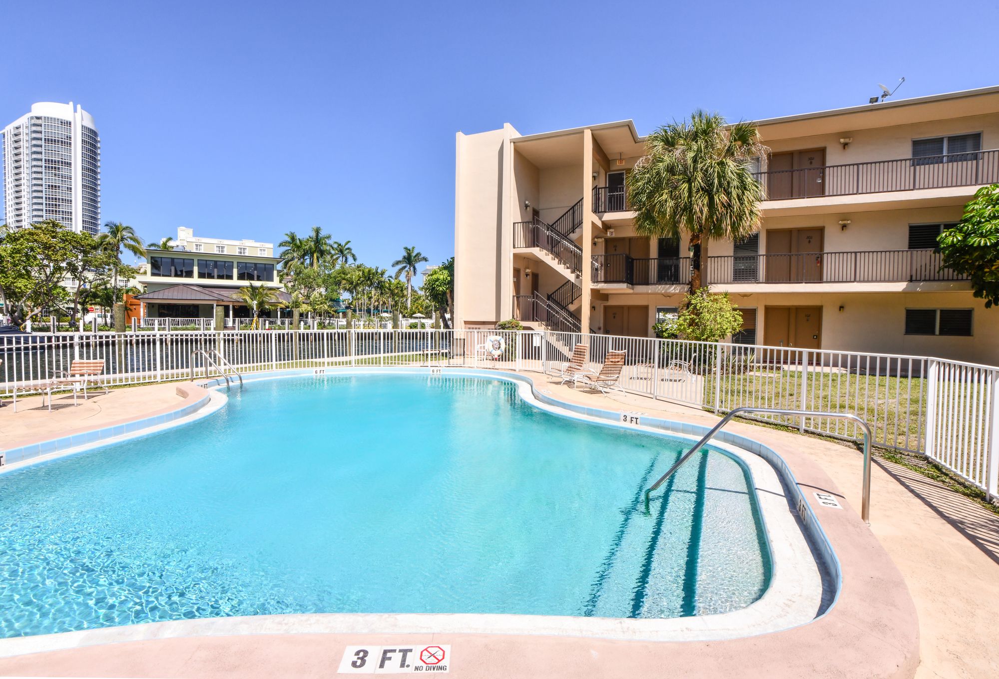 Фото Artrageous on the river by RocketSTAY