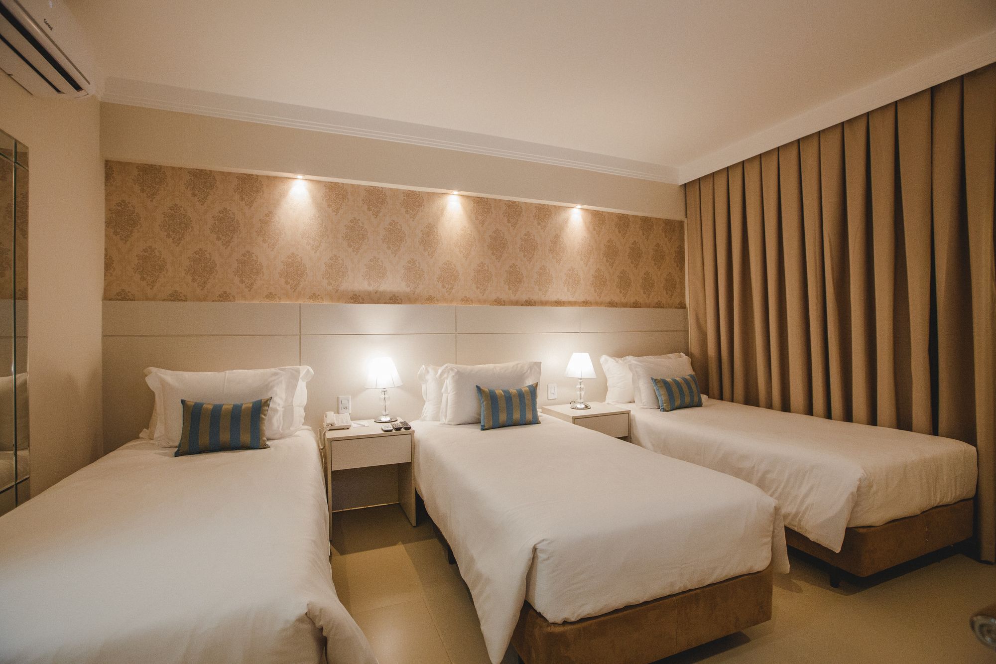 Фото Golden Lis Hotel Boutique