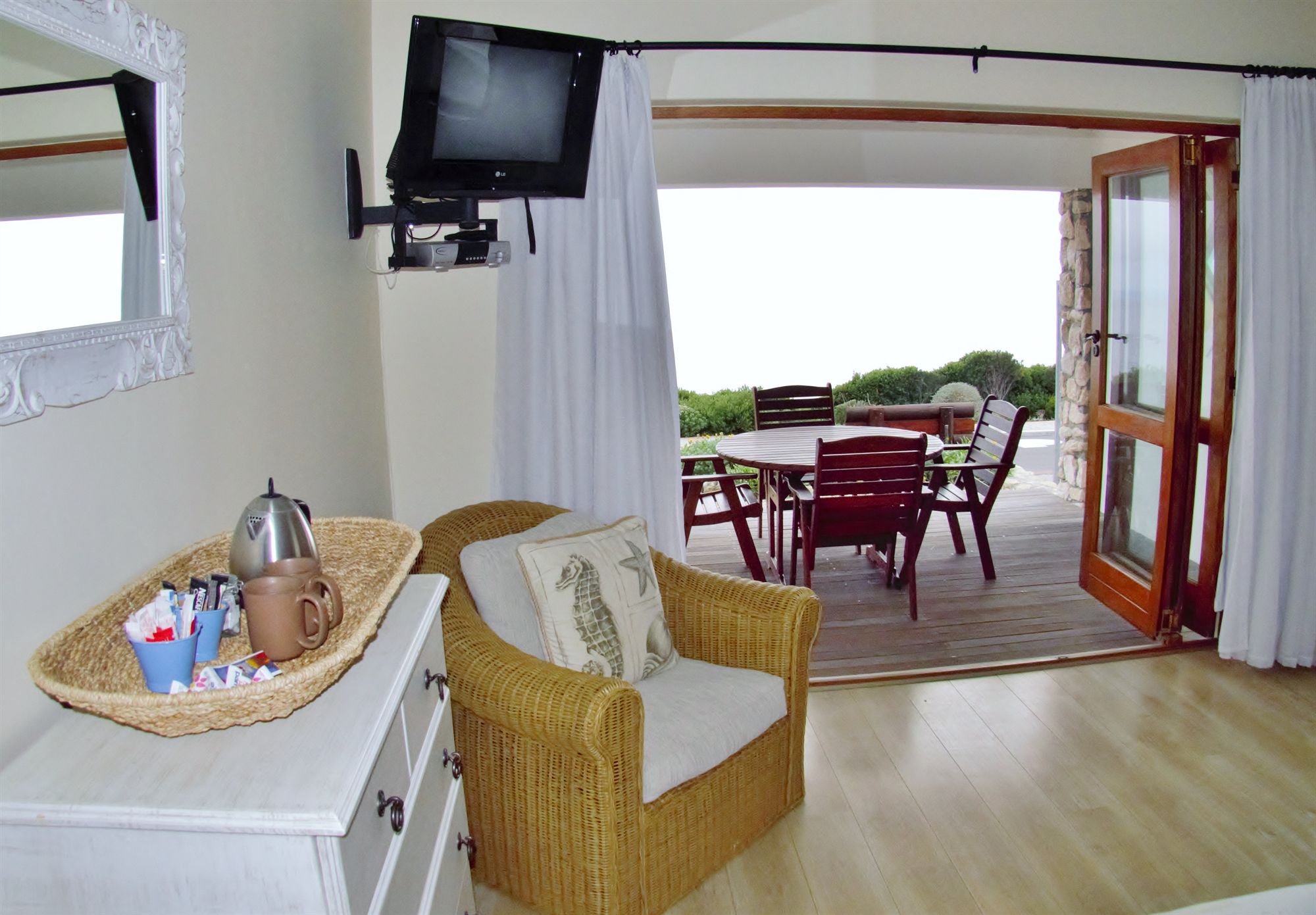 Фото Kleinzee Oceanfront Guesthouse