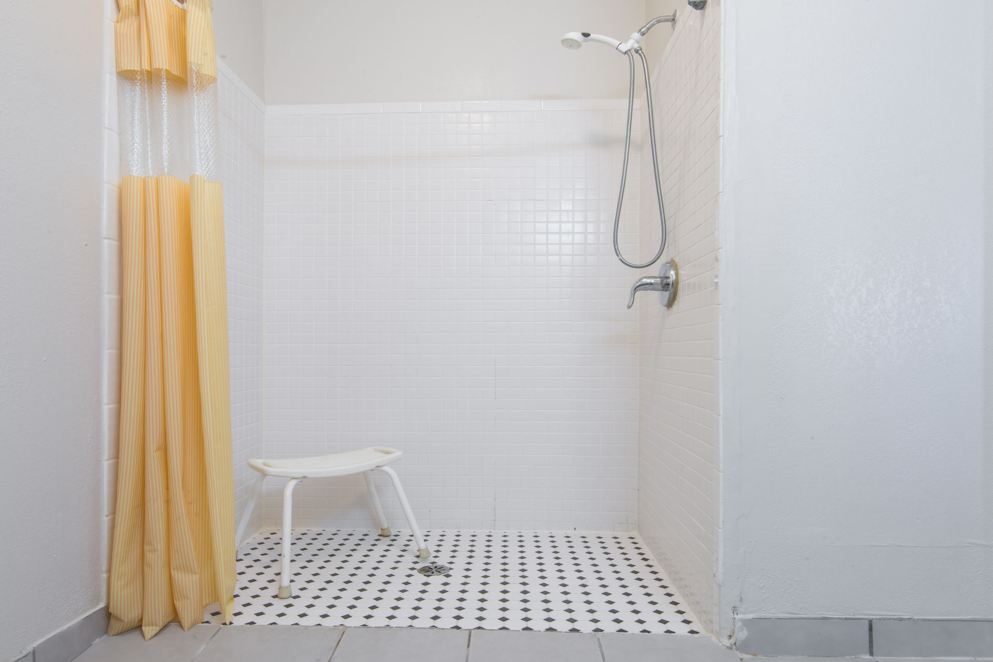 Фото Days Inn by Wyndham Kansas City International Airport