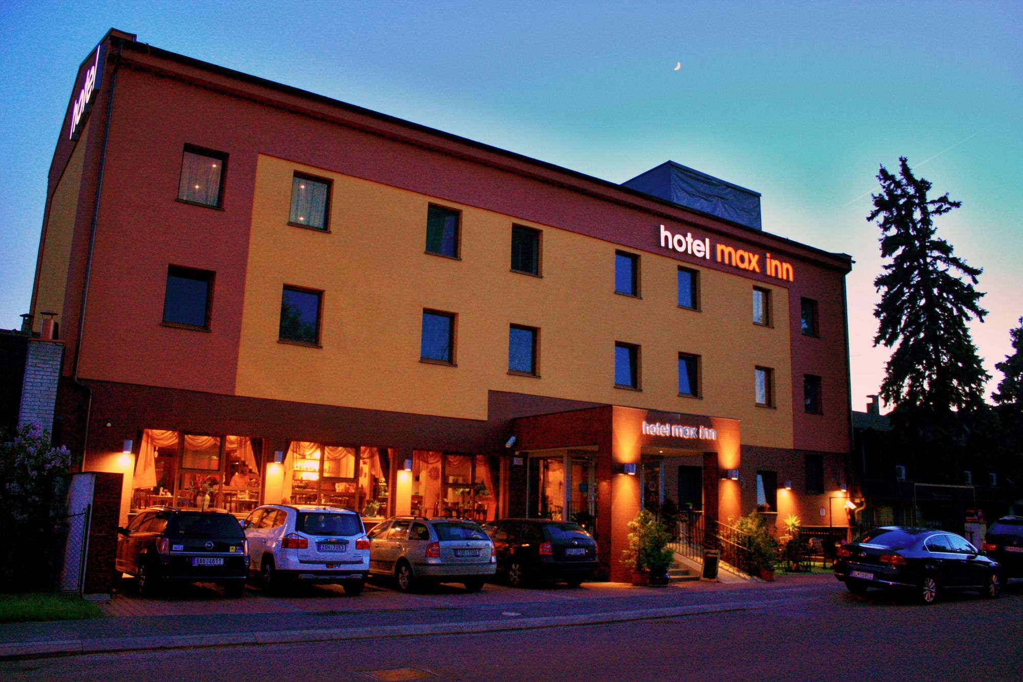 Фото Hotel Max Inn