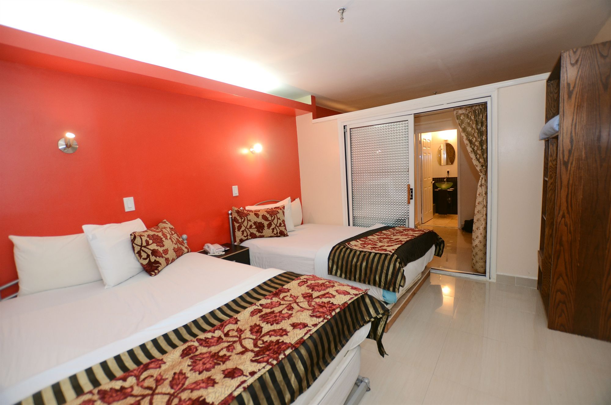 Фото Doxie Hotel