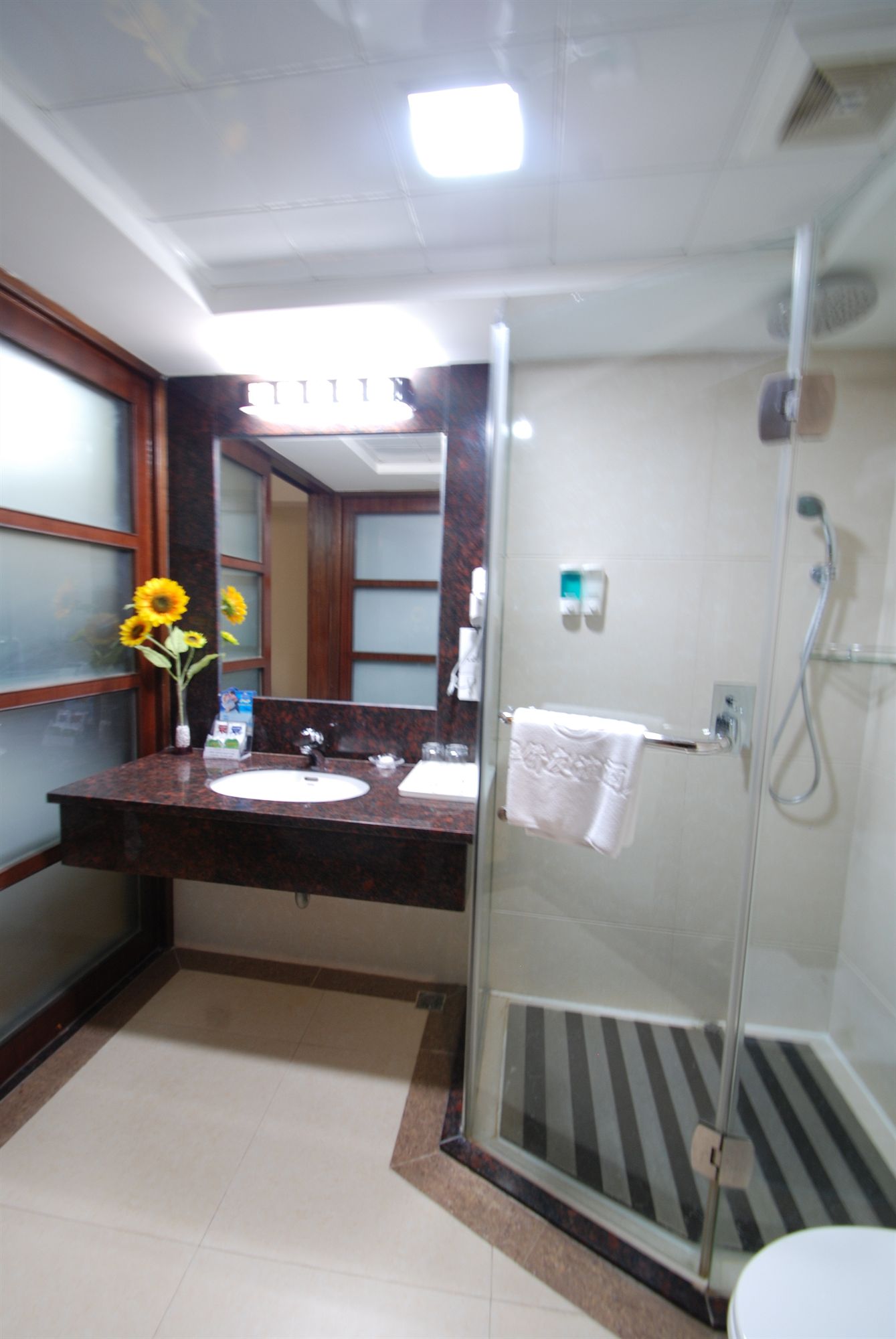 Фото Overseas Chinese Friendship Hotel