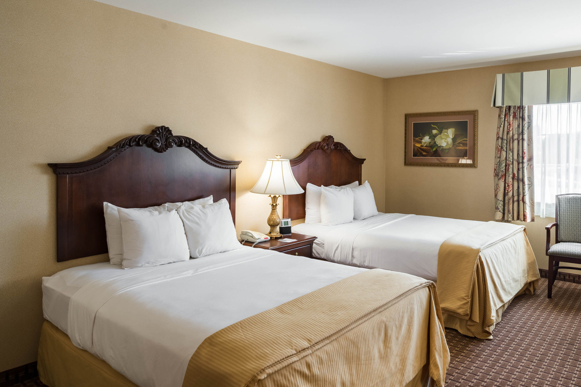 Фото Red Roof Inn & Suites Wilmington - New Castle