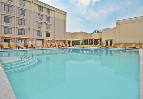 Гостиница Courtyard by Marriott Gulfport Beachfront в Галфпорте