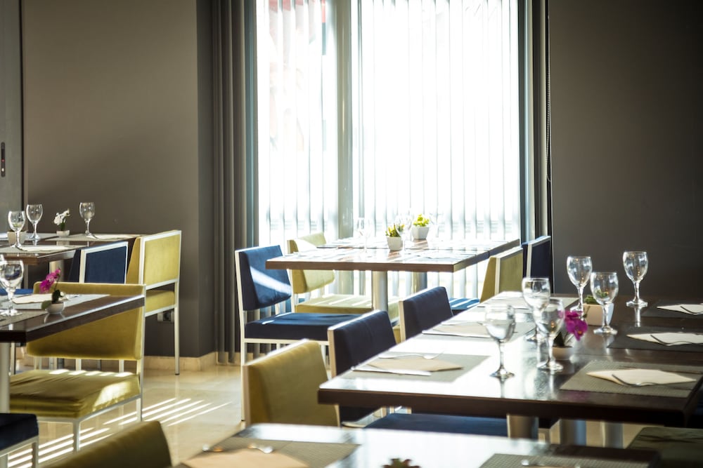 Фото Hotel Ciutat Martorell