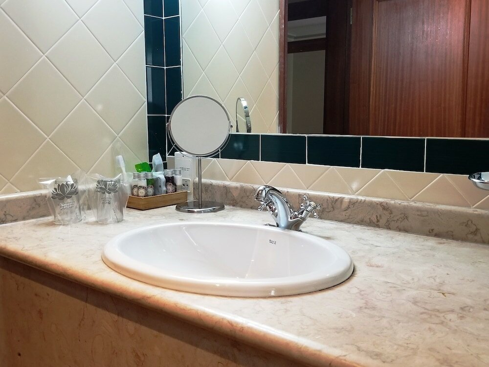 Фото Lawrence's Hotel