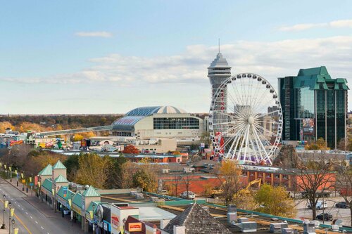 Внешний вид отеля Days Inn by Wyndham Niagara Falls Near The Falls в Ниагара-Фолсе, фото 5