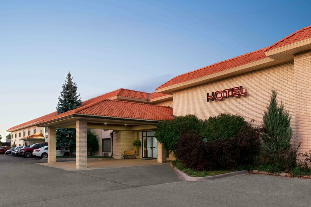 Hotel SureStay Plus by Best Western Windsor, Province of Ontario, photo
