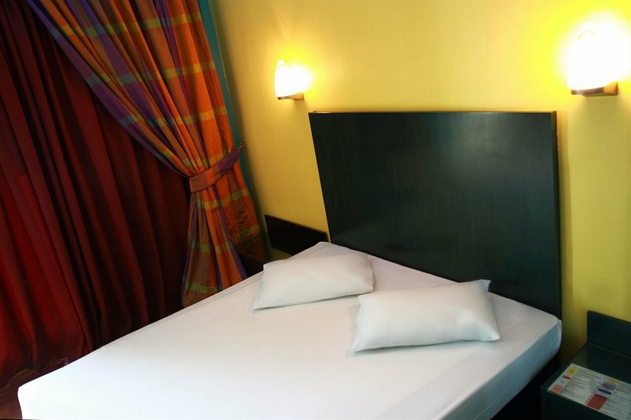 Фото Pines Hotel