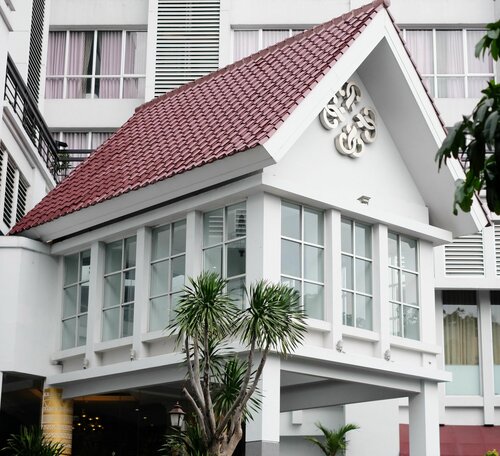 Внешний вид отеля Grand Darmo Suite Hotel в Сурабой, фото 2