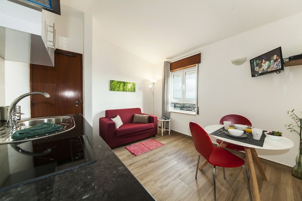 Фото A38 - Rising Sun Top-Floor Flat